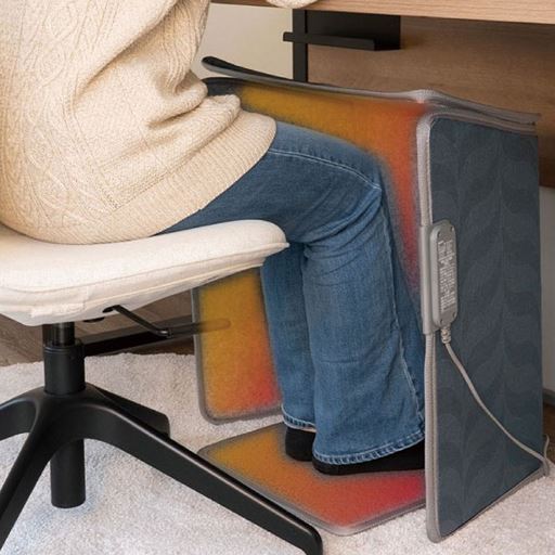 左右・正面・足下の4つのパネルにヒーター内蔵
