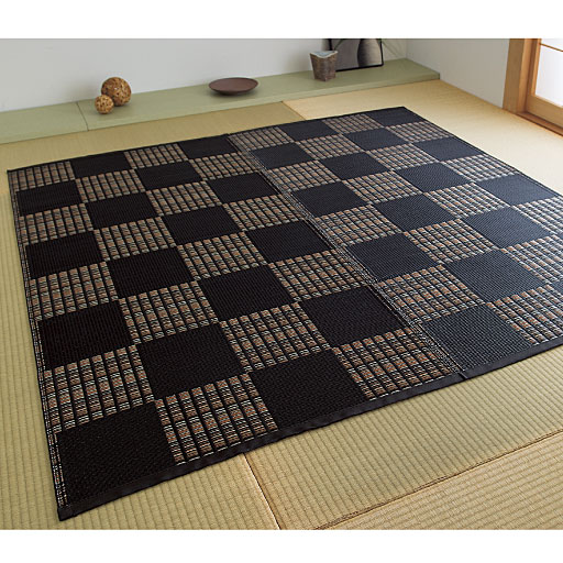 ブラック 江戸間2畳(横174×縦174cm)<br>水をはじくポリプロピレンを使って、い草調に仕上げた機能的なラグです。