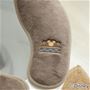 ブラウン<br>柔らかくふわふわとした肌ざわり。さりげない刺繍デザインがアクセントに。
