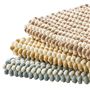 (上から)ベージュ、イエロー、ブルー<br>爽やかな3色展開。