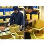 愛知県常滑市で陶器職人が手作りしています。(写真:山幸陶器 渡辺氏)