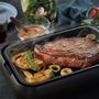夏のスタミナはお肉で!レコルトホットプレートならガスに負けない超火力(R)で分厚いお肉もしっかり焼ける。