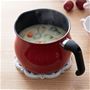 【煮る】深さがあるので、スープや汁物もたっぷり作れます。ガラス蓋付きでじっくりコトコト煮込み料理ができます。