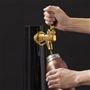 炭酸飲料の容器からも、ビールサーバーからも注ぎやすい広口約4.8cm
