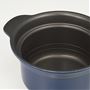 フッ素樹脂加工を施しているため、土鍋のように炊いたごはんが<br>こびりついてしまうこともありません。