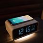 置くだけで対応スマートフォンを充電できる!