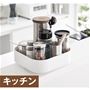 キッチン クルっと回して取り出しやすいスパイスラックに。