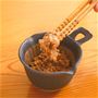 いつもの納豆がかき混ぜやすい鉢とお箸でふんわり美味しく味わえます。