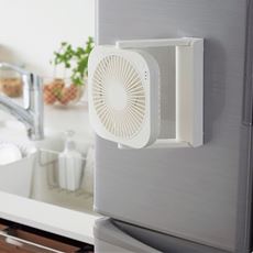 マグネット付どこでもファンタスティック コンパクトタイプ扇風機/3電源対応(電池・USB・コンセント)