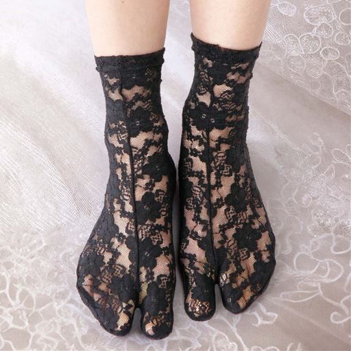 ブラック <br>上品で涼しげな花柄伸縮レース