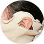 両サイドの穴に耳を掛けられるからズレ落ちにくい。