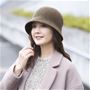 モカブラウン<br>型入れをしているので、帽子のシルエットが崩れにくい。計算されたシルエット!