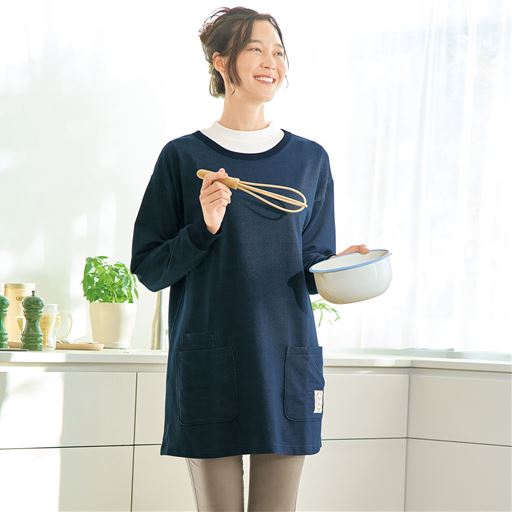 デニム調<br>※インナーに着用しているTシャツはUP-955です。