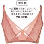 ヘム素材で段差になりにくく美しいバックスタイルに。背中を優しく引き寄せるクロス設計。