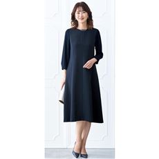着回しの効く華やかワンピース