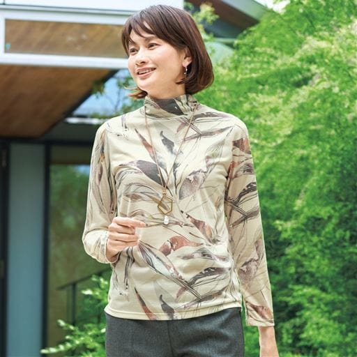 タートルネックプリントTシャツ