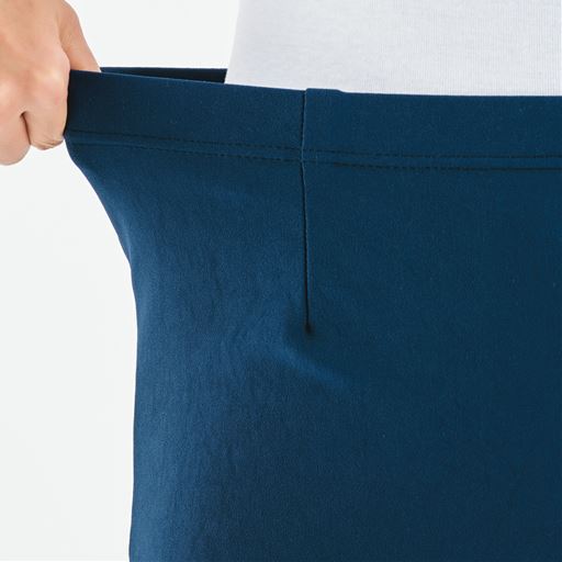 ウエスト総ゴムでらくちんフィット。