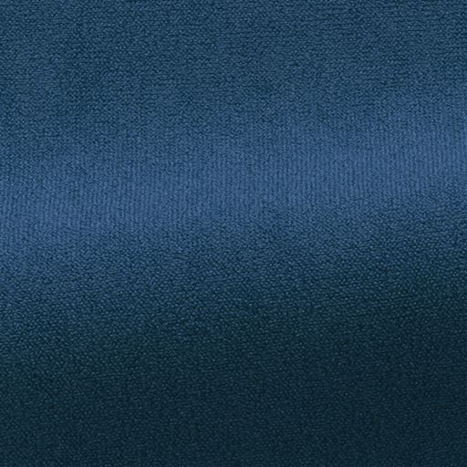 サラッとした風合いで心地よく、ほのかなツヤ感で高見えも。