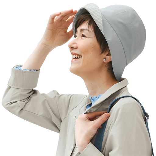 グレー