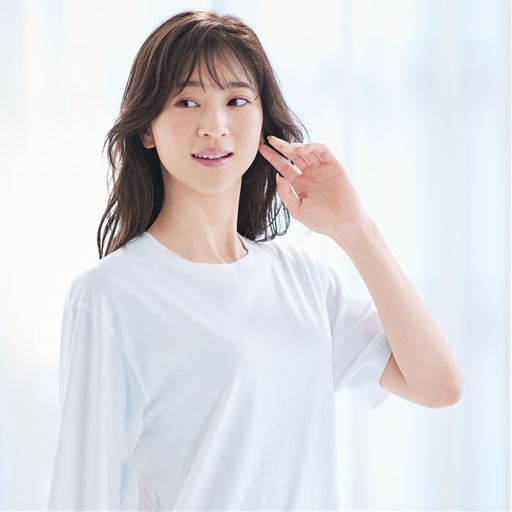 BC-480を着用<br>シームレスカップでTシャツ姿もきれい