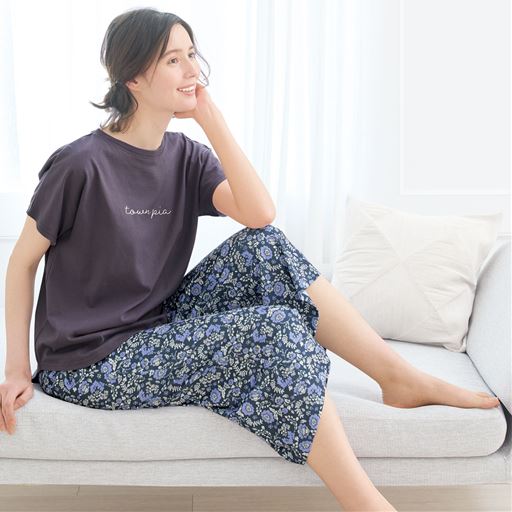 ネイビー系(草花柄) 着用例(Tシャツ:NH-1141)