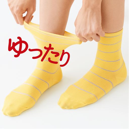 履き口はゆったり仕様で快適性を追求。