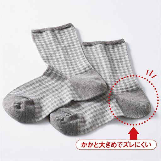 足の形に近い大きめかかと仕上げだから、足にきちんとフィットしてズレにくい。