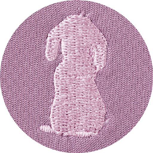 胸元には可愛い犬の刺繍入り。さりげないワンポイントに。