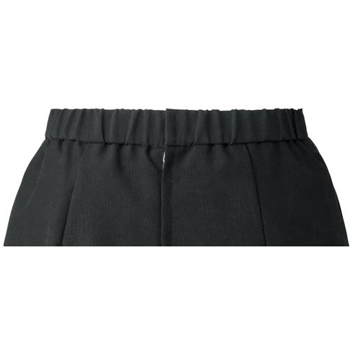 ウエスト後ろゴム仕様ではき心地ゆったり