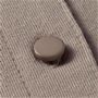 ボタンは身頃同色でナチュラル