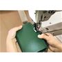 丁寧に作られた豊岡工房の革小物 日本有数の鞄産地・豊岡で一世紀以上も鞄を作り続けてきた小田清株式会社の伝統と技を受け継ぐ「豊岡工房」。確かな目利きで素材を吟味し、工業用ミシンでひとつひとつ丁寧に縫い上げています。 牛革