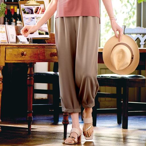 日本製きれいめな印象の大人タックパンツ(日本製・吸汗速乾・UVカット・接触冷感)