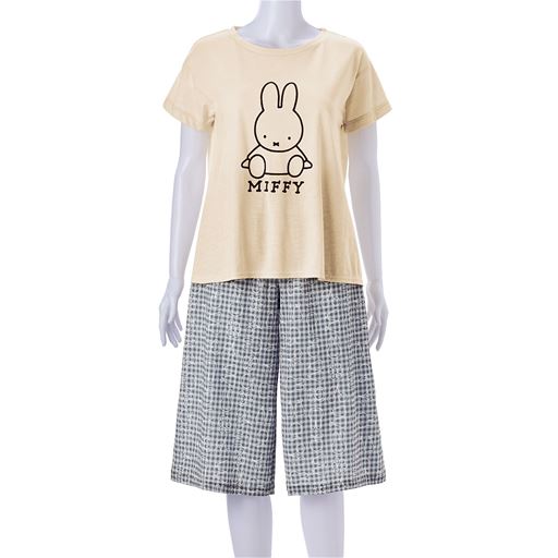 ベージュ(パンツ:グレー系) フロントスタイル 上下セット