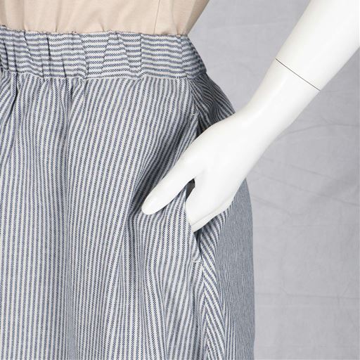 便利な両脇ポケットつき