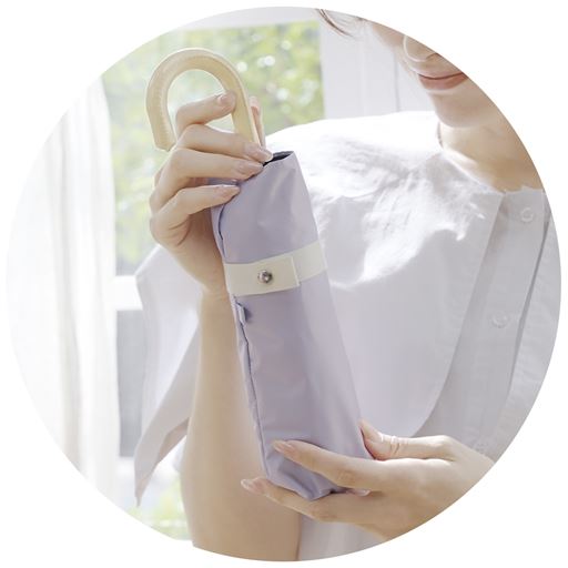 コンパクトで持ち運びもラク  収納袋付き
