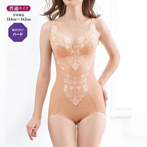 上向き美胸&すっきり美ラインをメイクします。<br>ピーチベージュ着用例