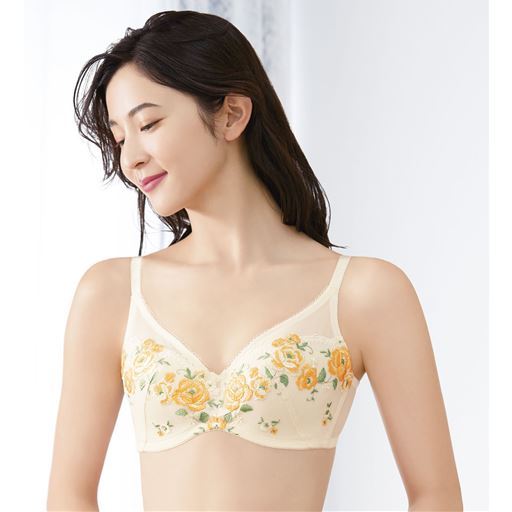 バストの高さをおさえてボリュームダウン<br>着用例シルクベージュ