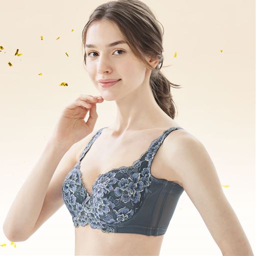 セシールのブラ部門脇高No.1でしっかりカバー<br>シャドーグレー 着用例