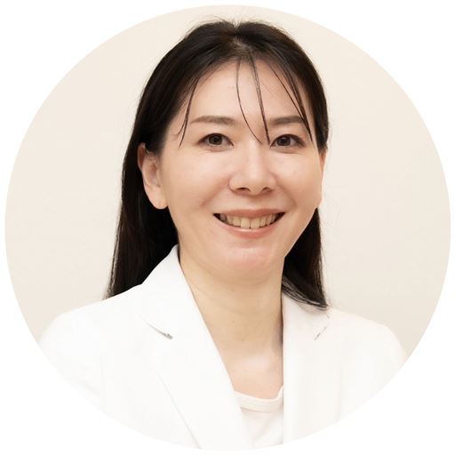 美容整体エクラリー 真理葉先生 東京・表参道に個人サロンを持ち、著名人や芸能人の顧客も多く、雑誌に紹介される話題の美容整体師。