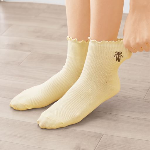履き口メロウ仕上げの締め付けにくいソックス。