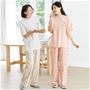 (左から)D(アイボリー系)、C(ピンク系) パンツ 着用例<br>※Tシャツ:NH-1201