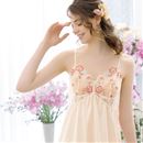 華やぎをまとう刺しゅうレーススリップ