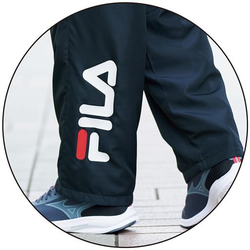 ネイビー 左後ろ裾にビッグロゴ 後ろプリントでバックスタイルも決まる