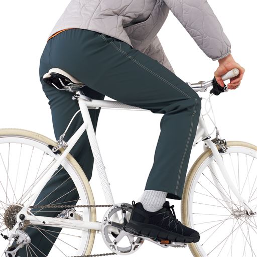 チャコールグレー コーディネート例