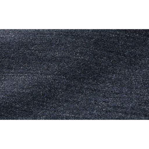 ブルーグレー 衿裏はあたたかい裏起毛素材