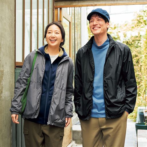 チャコールグレー:女性モデル 170cmLサイズ着用<br>ブラック:男性モデルLサイズ着用