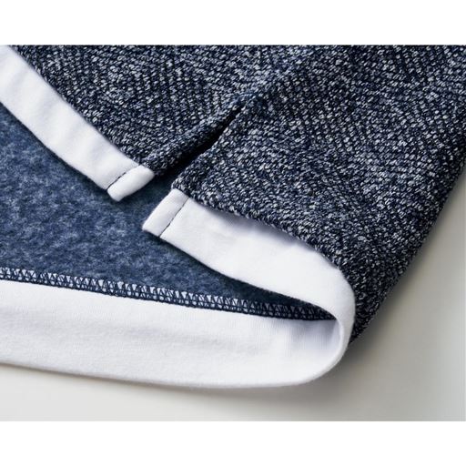 裾から別生地がのぞくフェイクレイヤード