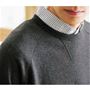 ラグランスリーブで肩まわりもラク。シャツ合わせでもおしゃれに着られます。