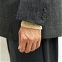 本品 「身幅に合わせると袖が長い」…この悩みを解決するため、袖丈を短めに仕立てました。