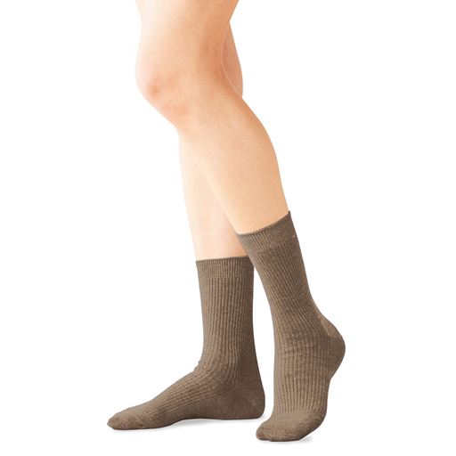 【シリーズ累計販売セット数91万セット突破!(2025年6月現在)】お試し1足売り/クルー丈リブソックス ソフトブラウン 着用例